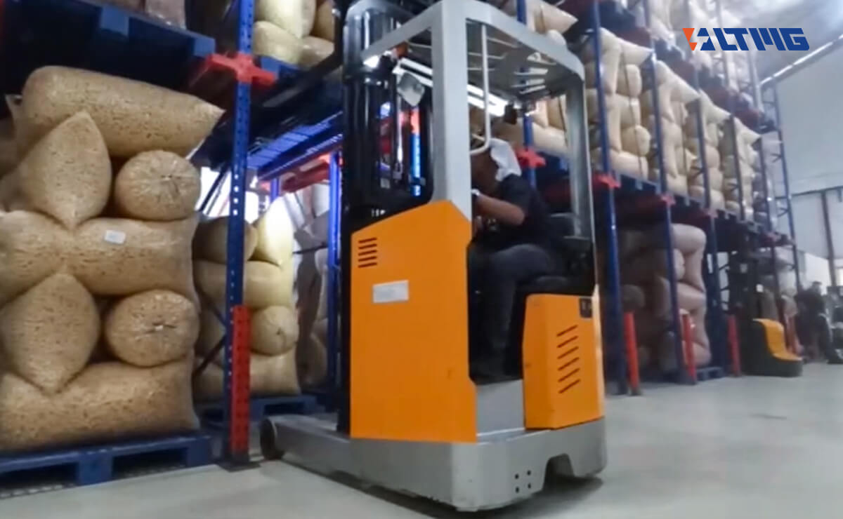 FRB15 Reach Truck